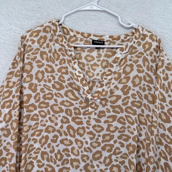 Torrid Shirt Womens 3XL Tunic Pullover Animal Print Blouse Long Sleeve Roll Tab - Picture 2 of 9